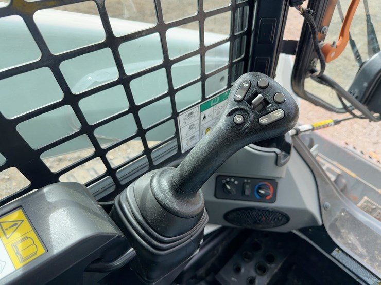 2023-bobcat-t650-image-23