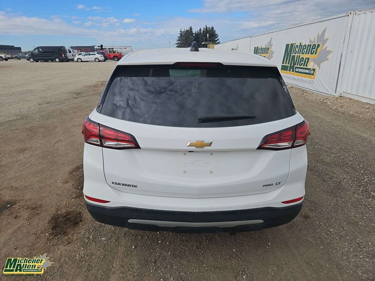 2022-chevrolet-equinox-image-10