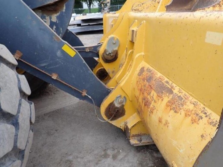 2018-deere-744k-image-33