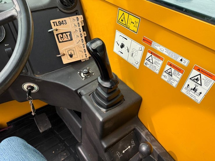2007-caterpillar-tl943-image-42
