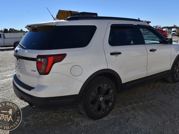 2018-ford-explorer-image-16