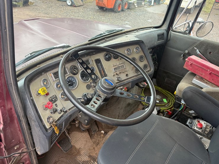 1992-ford-l9000-image-10
