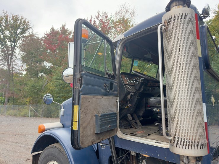 2004-peterbilt-357-image-32