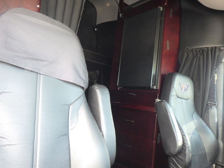 2022-western-star-5700xe-image-4