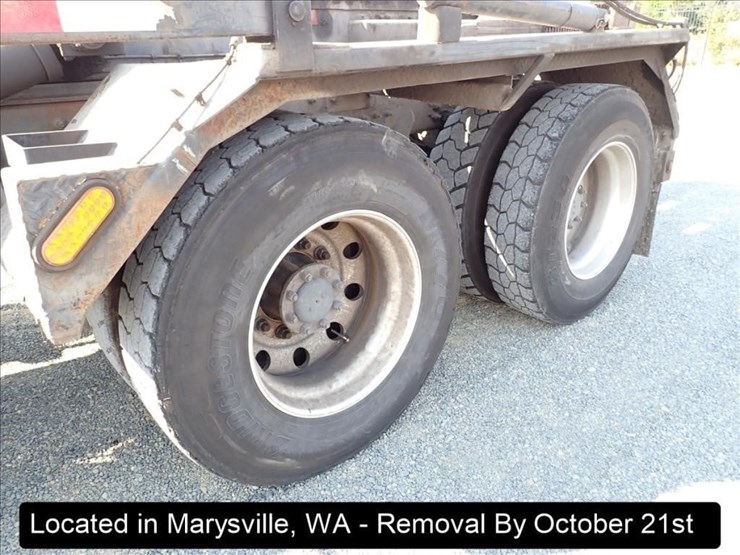 2016-peterbilt-320-image-24