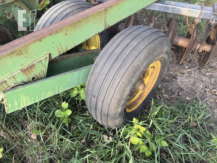 john-deere-230-image-3