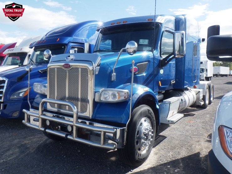 2020-peterbilt-567-image-1