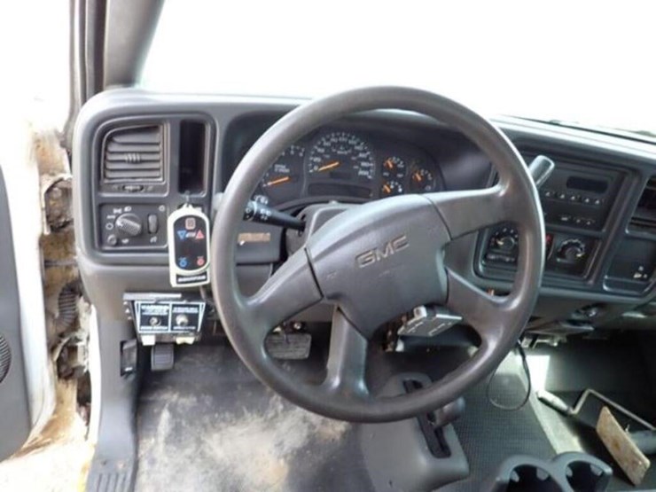 2005-gmc-sierra-3500-image-12