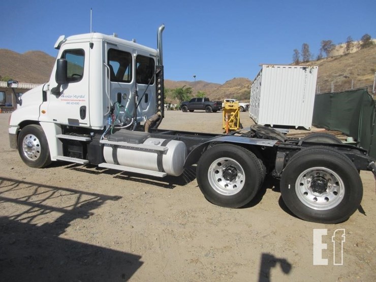 2012-freightliner-cascadia-125-image-4