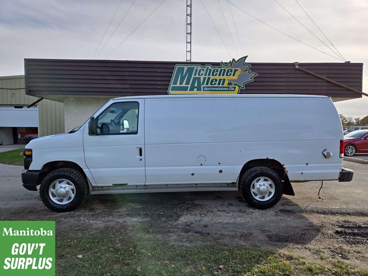 2013-ford-cargo-image-5