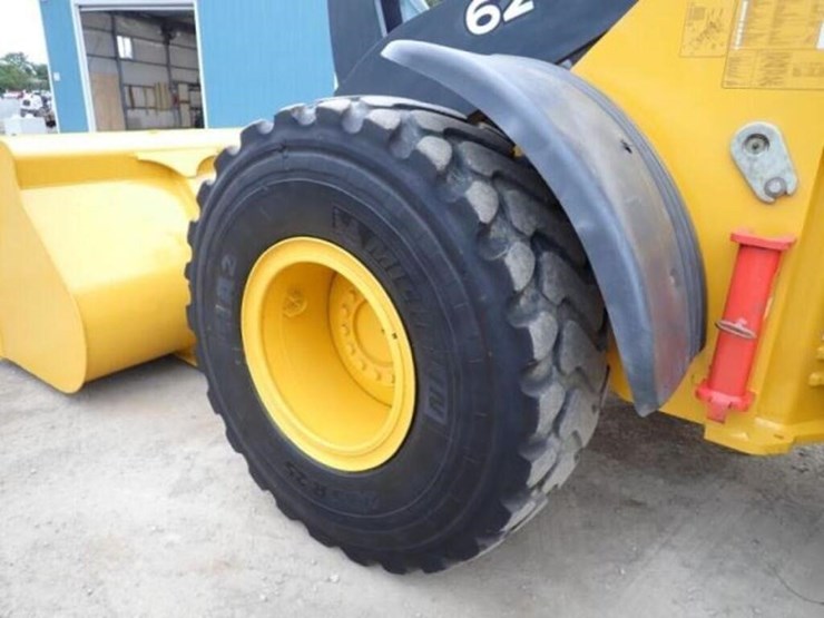 2014-deere-624k-image-38
