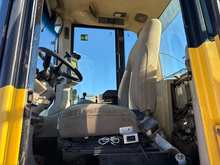 new-holland-190-image-54