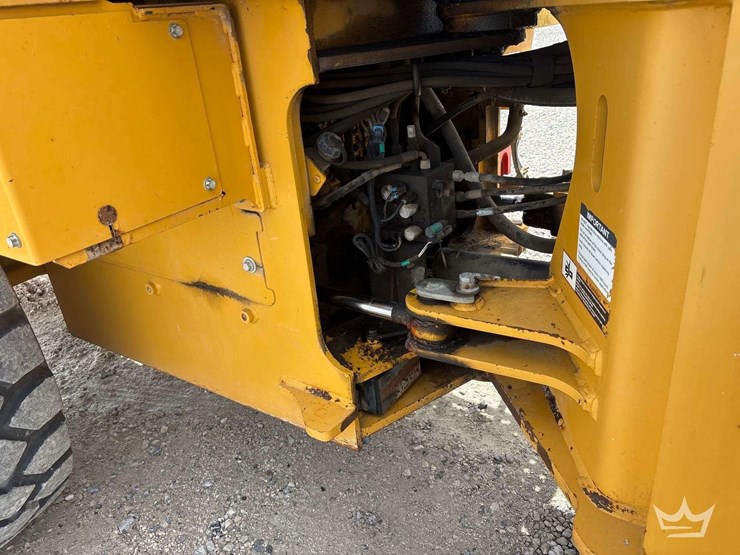2017-deere-524k-image-33