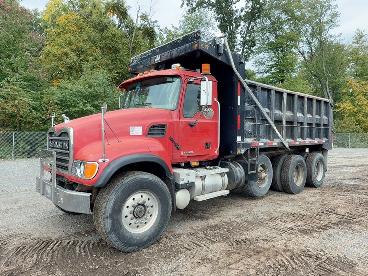 2005-mack-granite-cv713-image-1