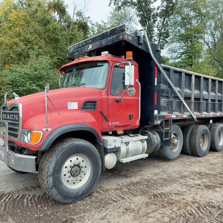 2005 MACK GRANITE CV713
