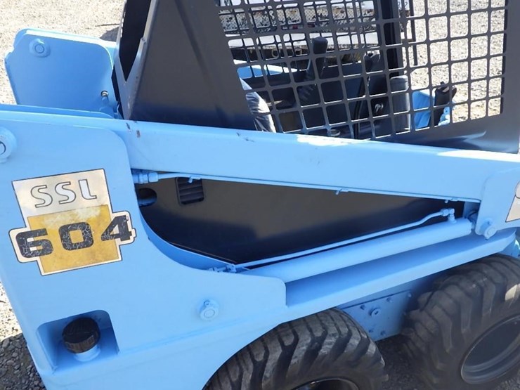 tcm-604-skid-steer-loader-image-17