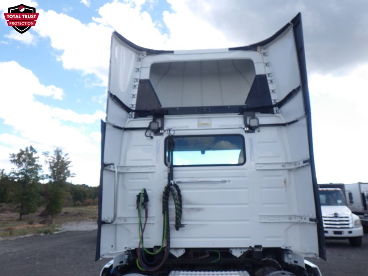 2019-volvo-vnr300-image-9