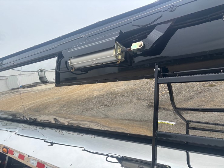 2025-axle-end-dump-image-39