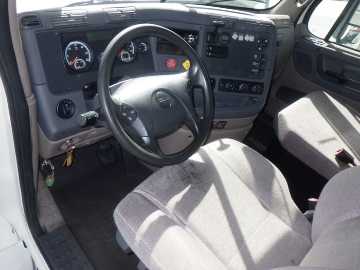 2018-freightliner-cascadia-125-image-15