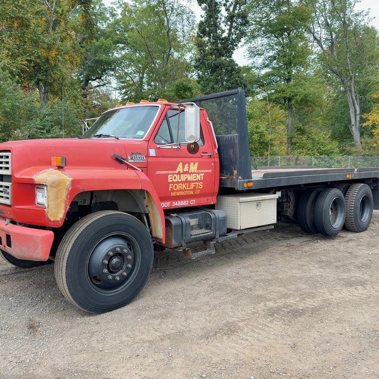 1989 FORD F800