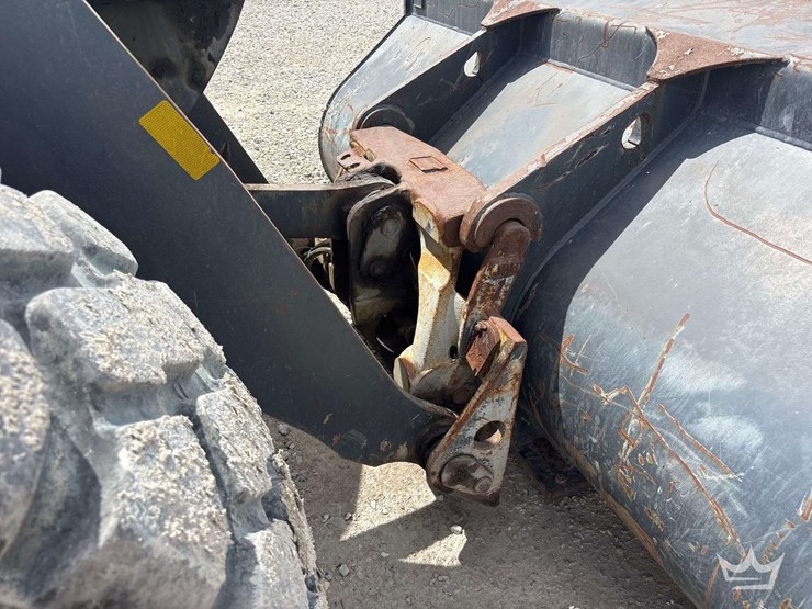2017-deere-524k-image-31