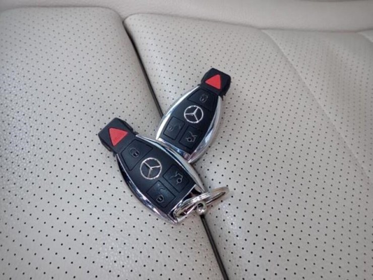 2018-mercedes-benz-glc300-image-33