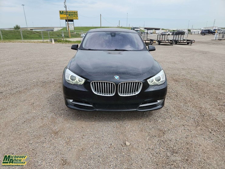 2013-bmw-5-series-550i-gt-xdrive-4dr-sedan-image-8