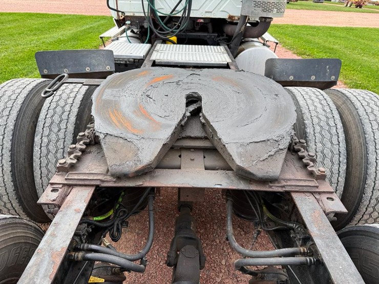 international-prostar-image-35