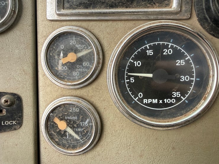 1992-ford-l9000-image-14