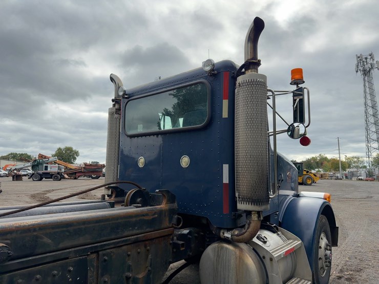 2004-peterbilt-357-image-13