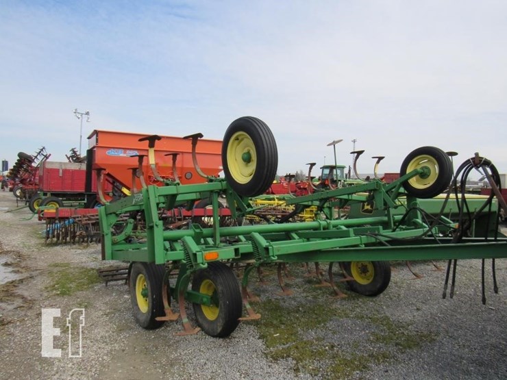 john-deere-1010-image-1