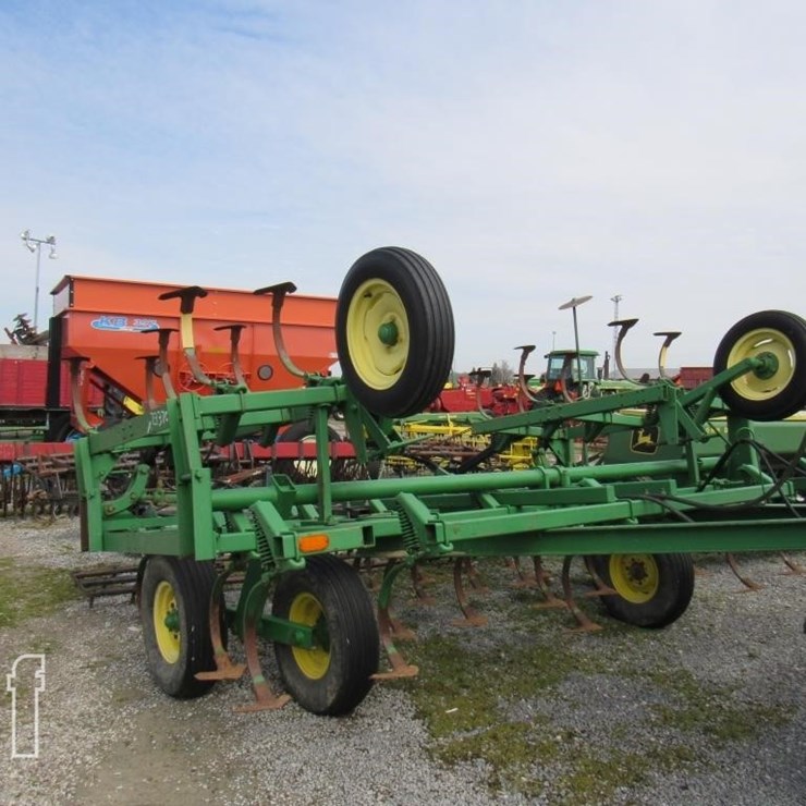 JOHN DEERE 1010