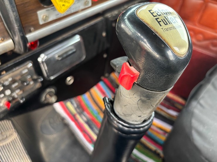 1982-peterbilt-359-image-69