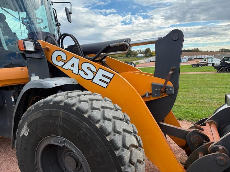 2019-case-721g-image-25