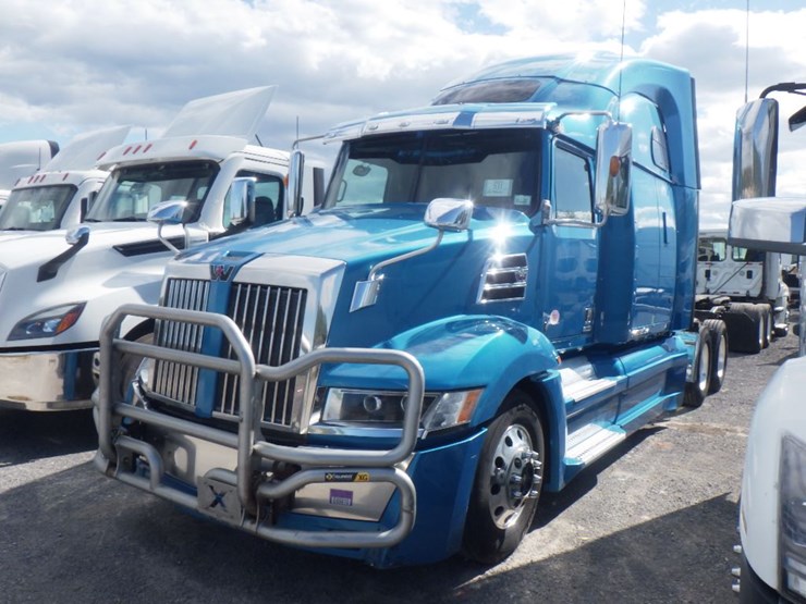 2022-western-star-5700xe-image-1