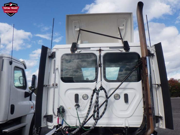 2020-freightliner-cascadia-125-image-8