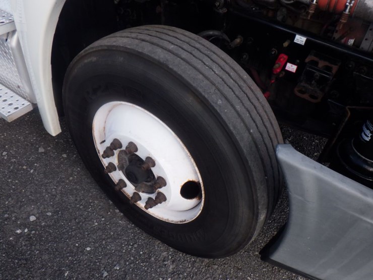 2018-freightliner-cascadia-125-image-23