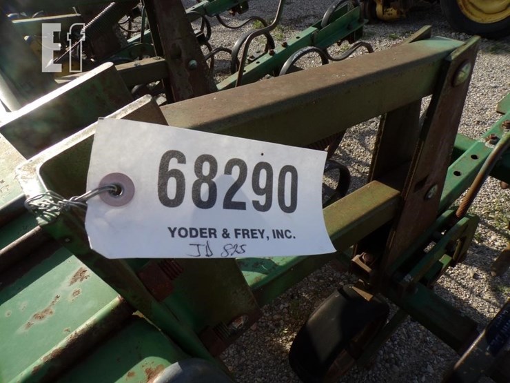 john-deere-825-image-2
