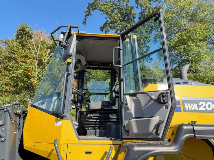 2022-komatsu-wa200-8-image-23
