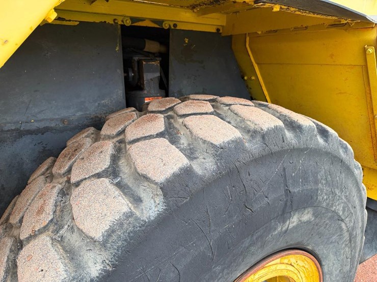 komatsu-hm350-2-image-13