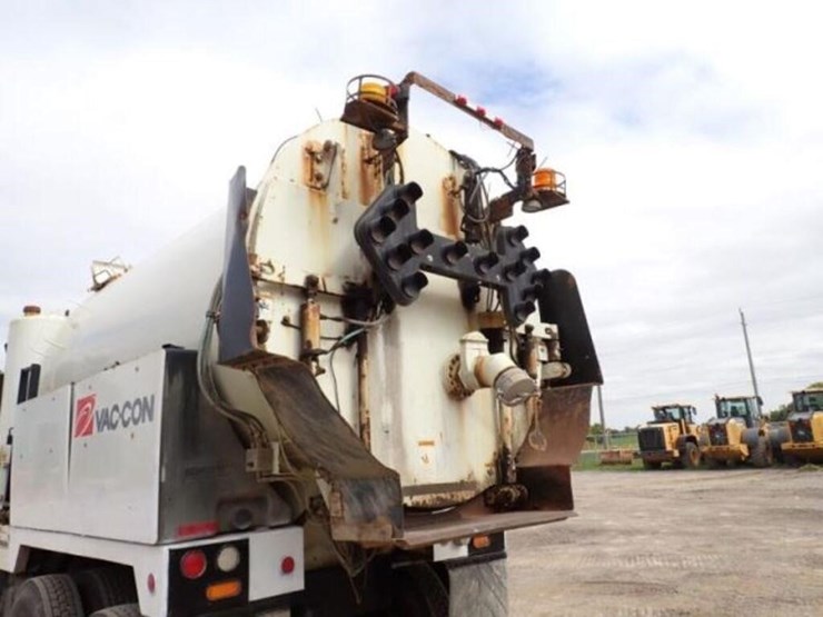 2015-freightliner-114sd-image-60