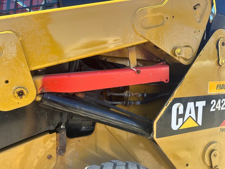 #2879-•-caterpillar-242d-wheeled-skid-steer-image-15