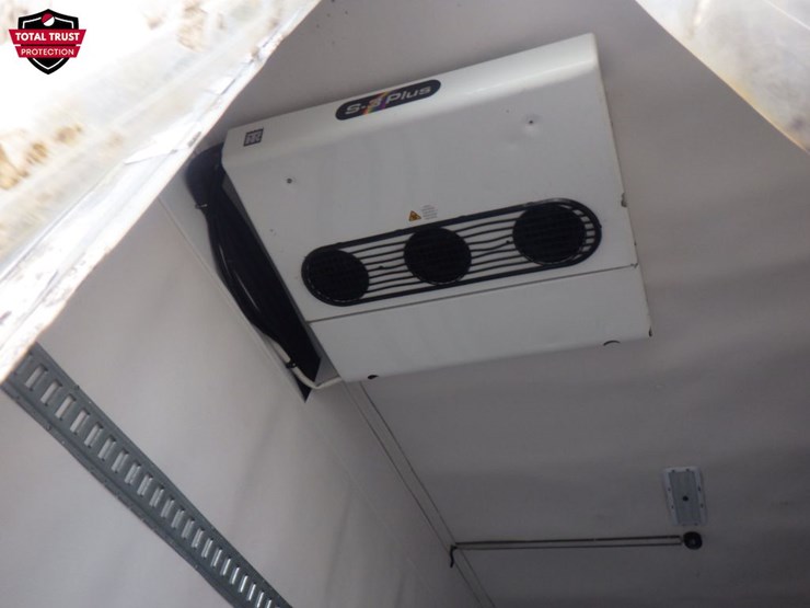 2020-freightliner-m2-106-image-9