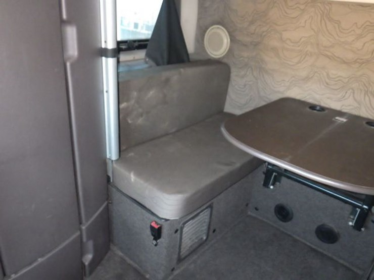 2016-volvo-vnl780-image-22