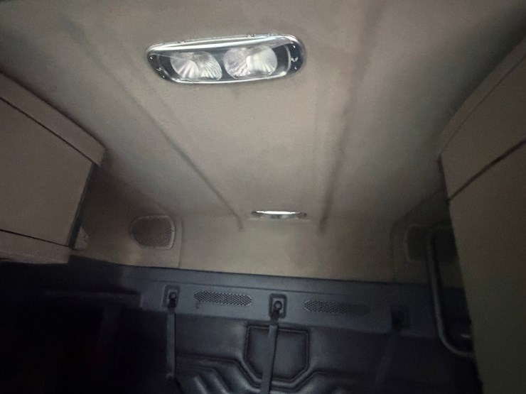#1659-•-2012-freightliner-cascadia-sleeper-cab-truck-tractor-image-43