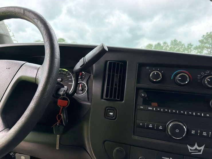 2018-chevrolet-express-2500-image-15