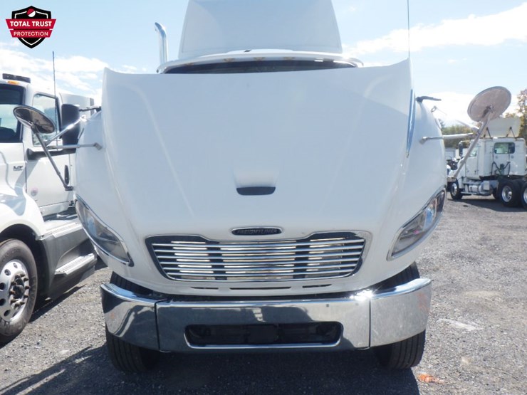 2021-freightliner-m2-106-image-17