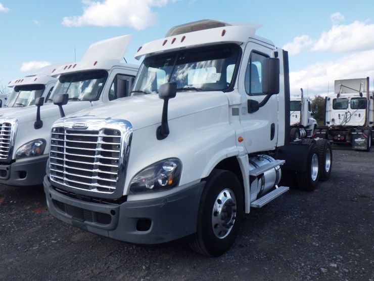 2018-freightliner-cascadia-125-image-1