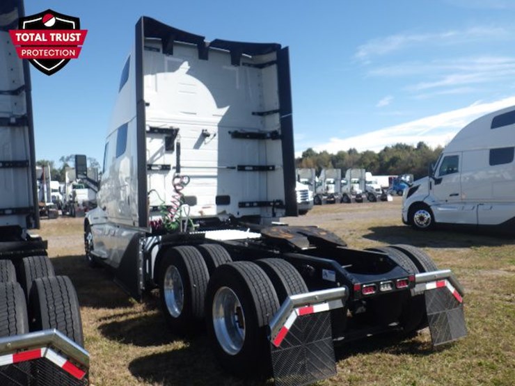 2025-volvo-vnl860-image-12