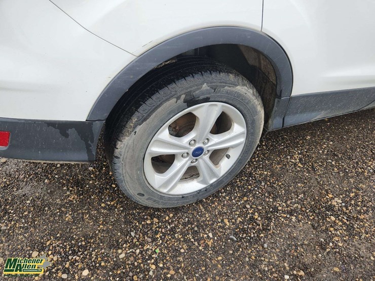 2015-ford-escape-se-image-11